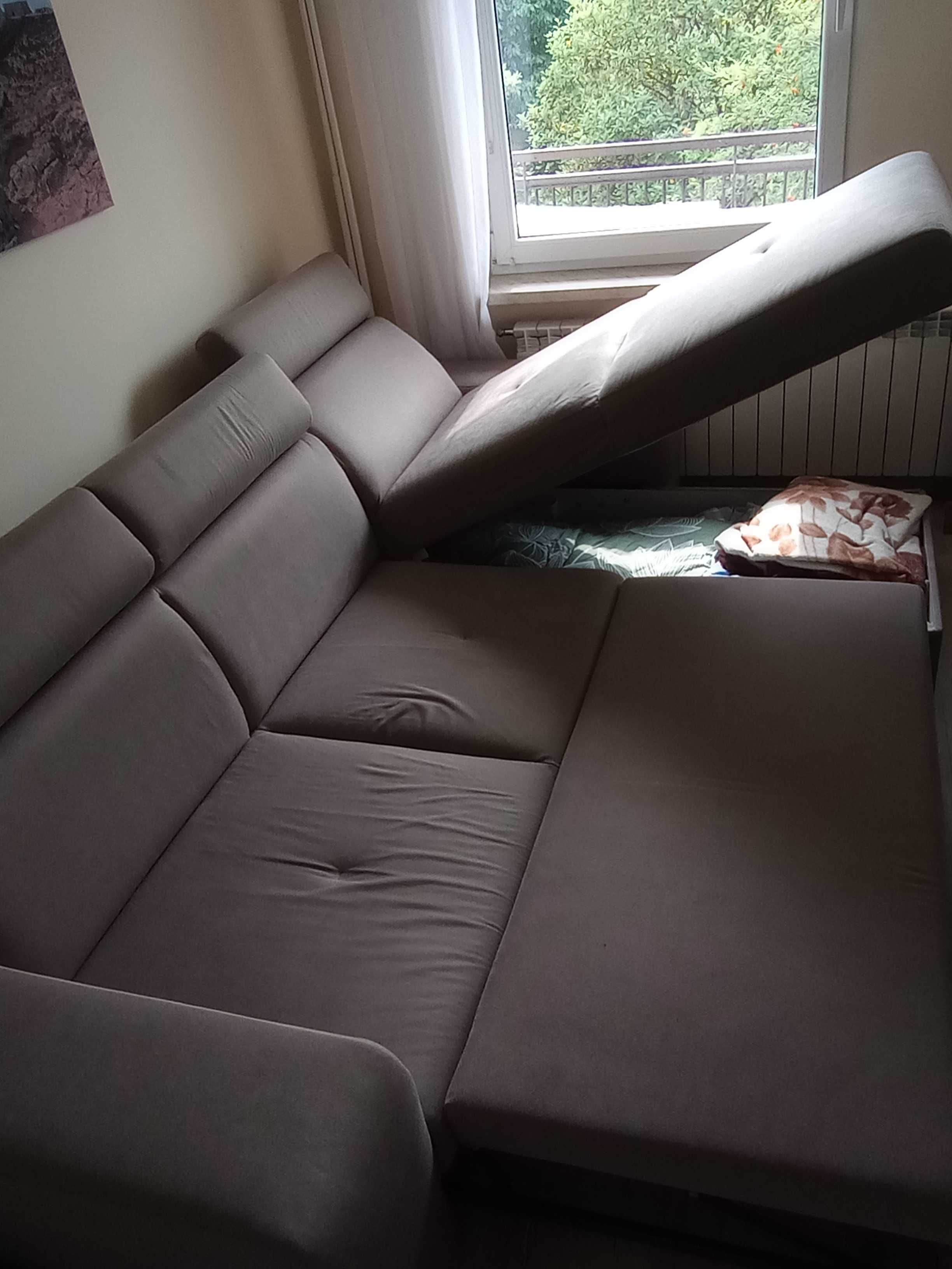 Rozkładana duża sofa z funkcją spania