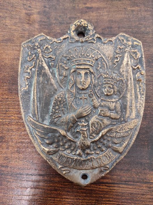 Mosiężny ryngraf z Matką Boską