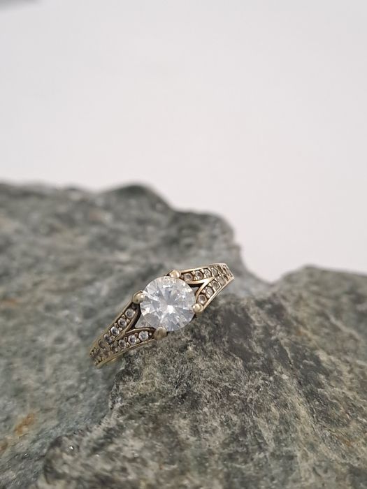 Śliczny Złoty pierścionek Pr.333 Roz.11 Stan idealny