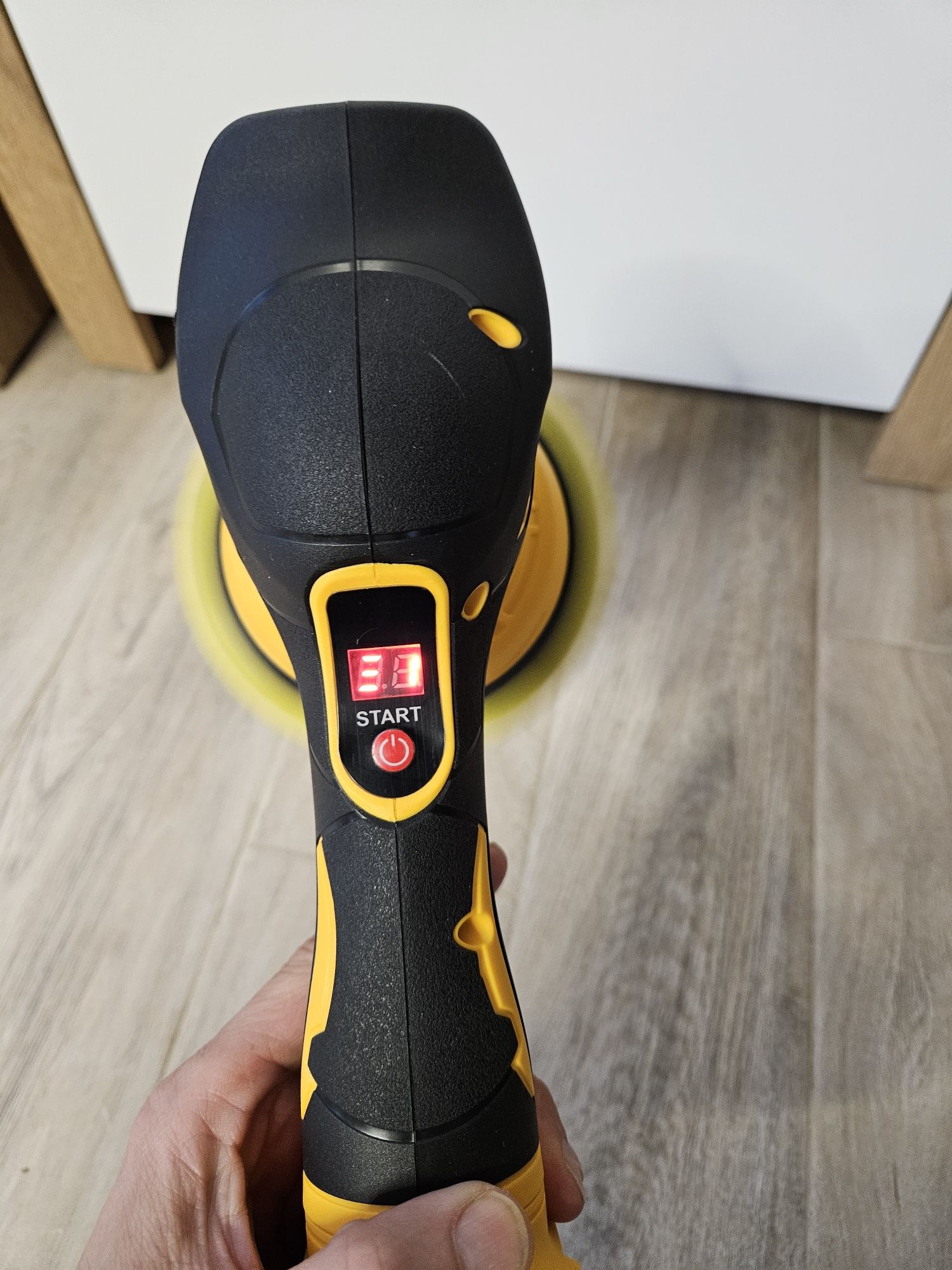Polerka akumulatorowa do baterii Dewalt