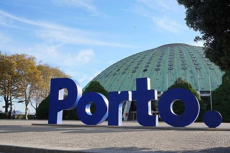 Trespasse de Centro de Empresas no Porto.