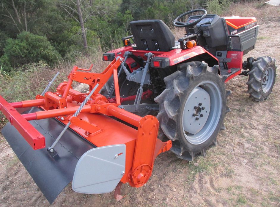Trator  Yanmar F 175 4x4 com Alfaias