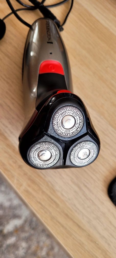 Maszynka akumulatorowa Remington pr1350