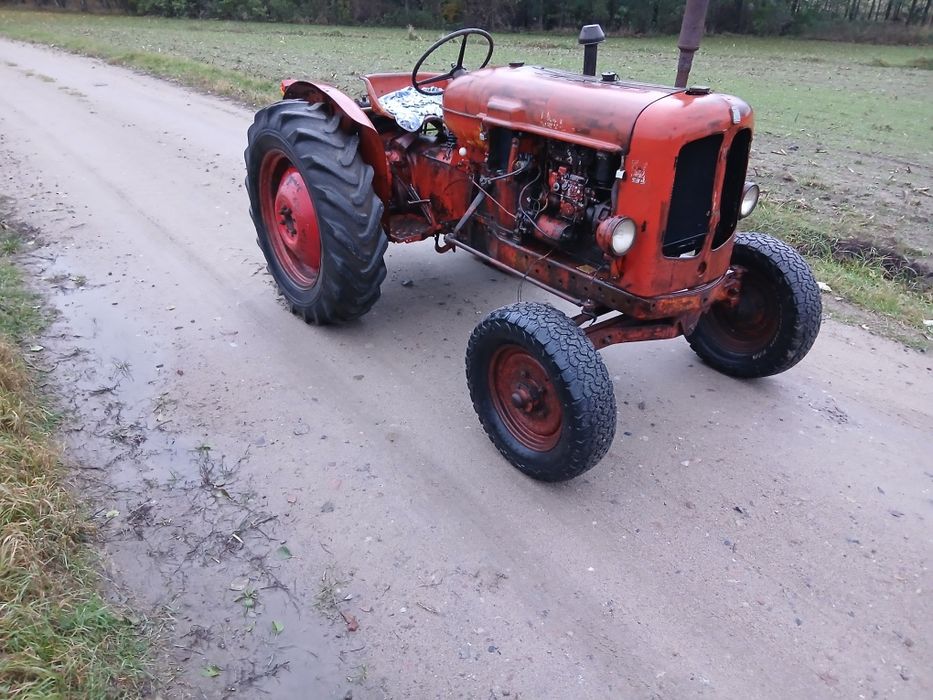 Traktor Nuffield Universal