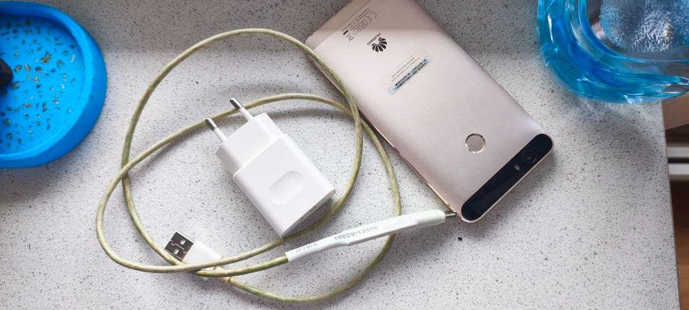 Huawei Nova (CAN-L11) — sprawny, “do drobnych prac”, z ładowarką