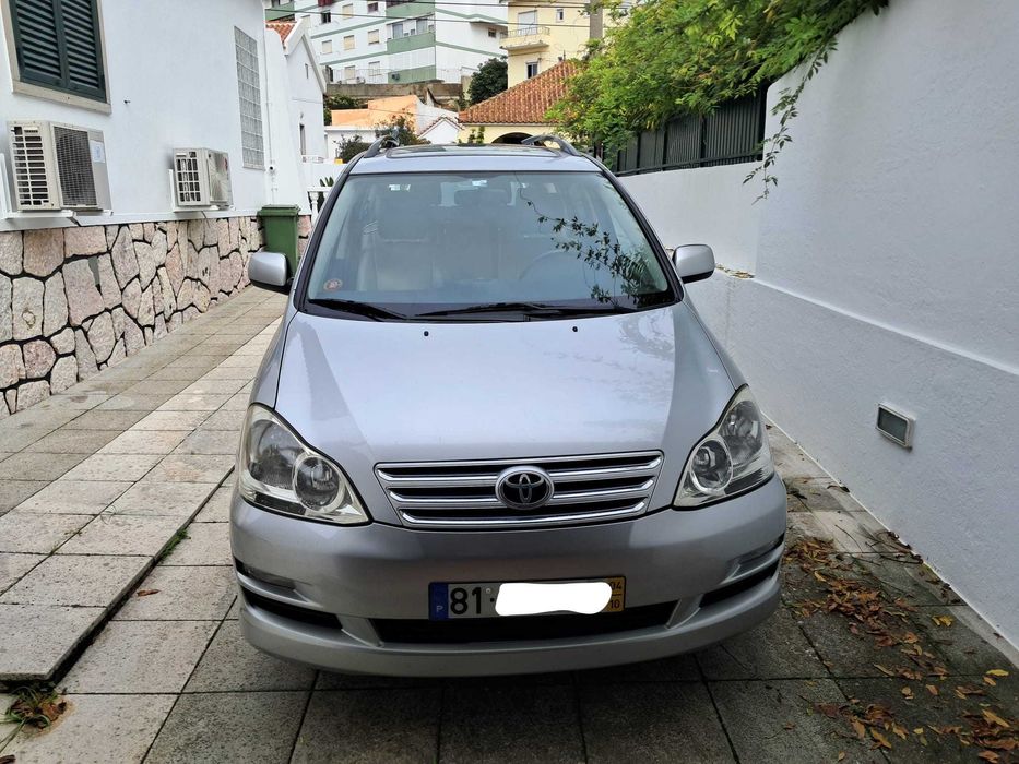 Toyota Avensis Verso 2.0 D-4D Sol