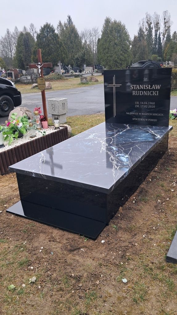 Tani ekskluzywny nagrobek kompozytowy.