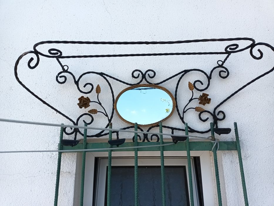 Conjunto de mesa meia lua e bengaleiro em ferro forjado vintage