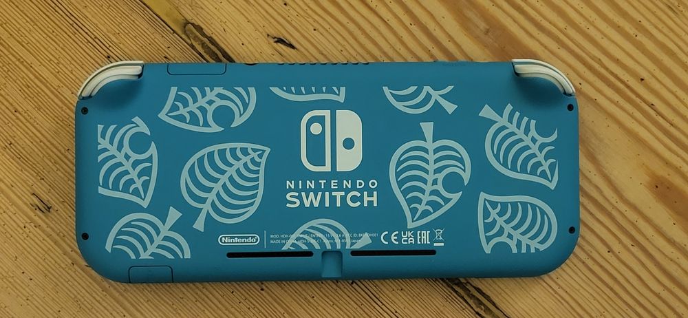 Nintendo switch lite wersja z grą animal crossing, ładowarka i etui