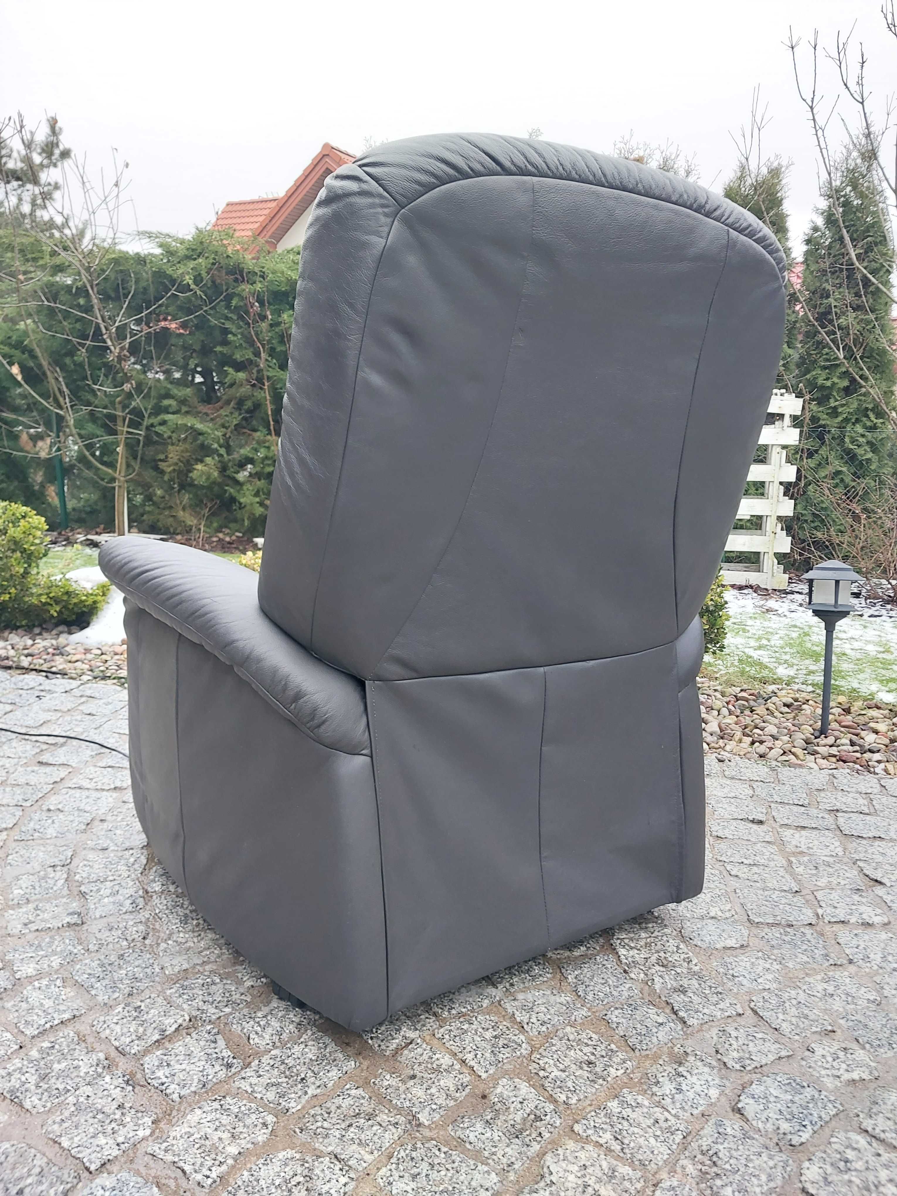 fotel rozkładany z funkcją relax i pionizacji skóra pilot dla seniora