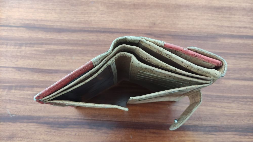 Carteira de senhora em cortiça de fabrico nacional