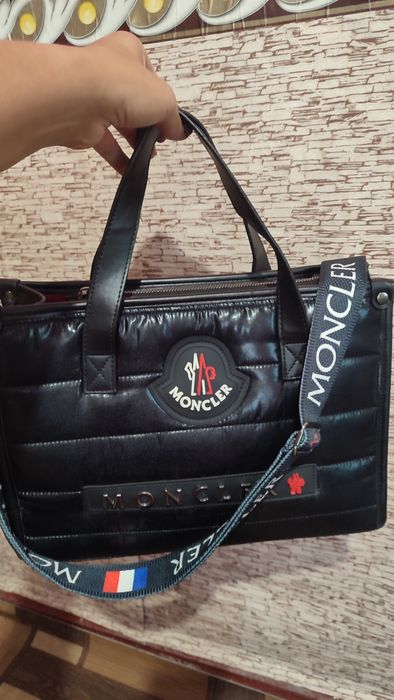 Продам сумку MONCLER