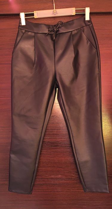 Czarne spodnie damskie woskowane rozm M/32 Vero Moda