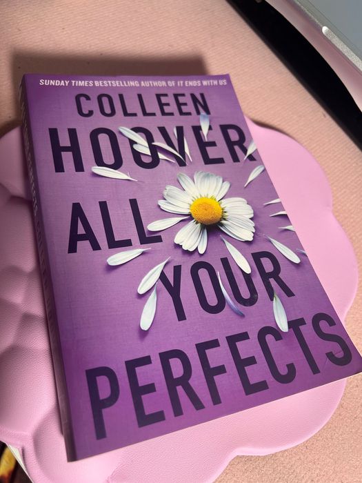 Coleção de livros de Colleen Hoover - disponíveis versões em inglês