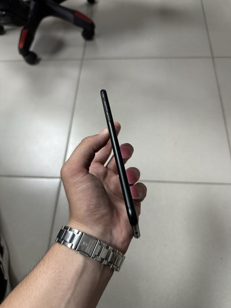 Продам iPhone 7 Plus 128gb Black