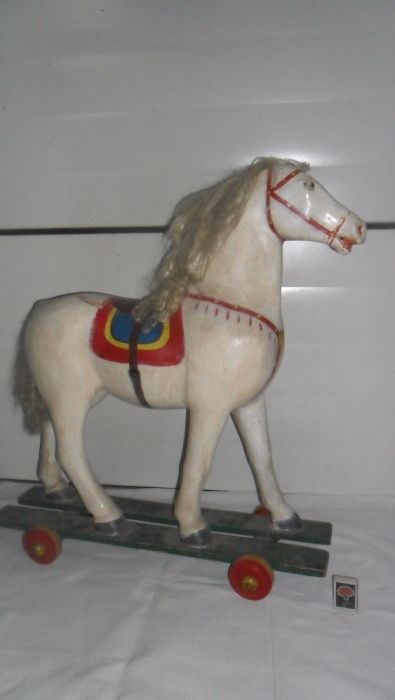 Лошадь каталка 72 см