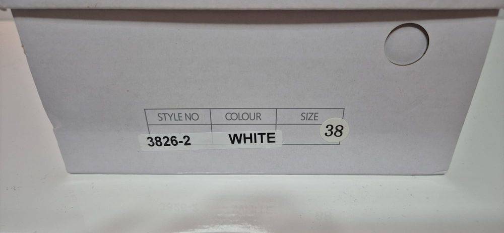 Botki białe  , skóra  roz.38