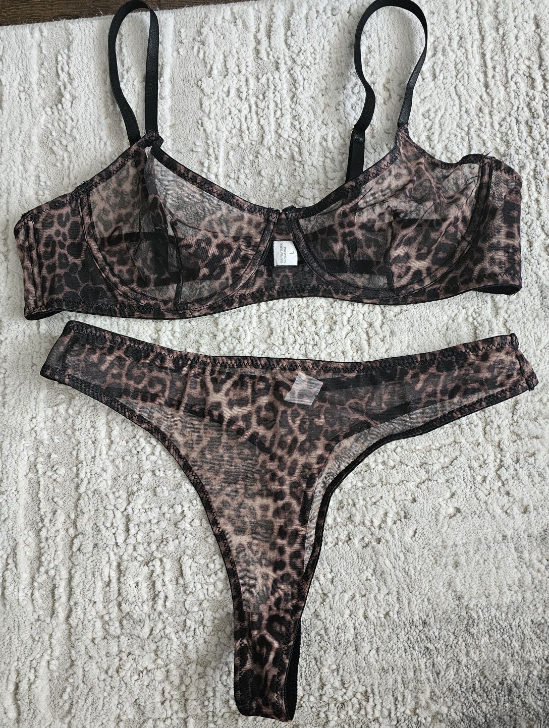 02 Zestaw bielizny stanik stringi r.L r.85B