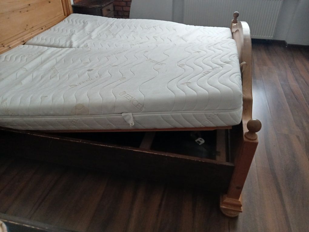 Łóżko duże, drewniane  2x2