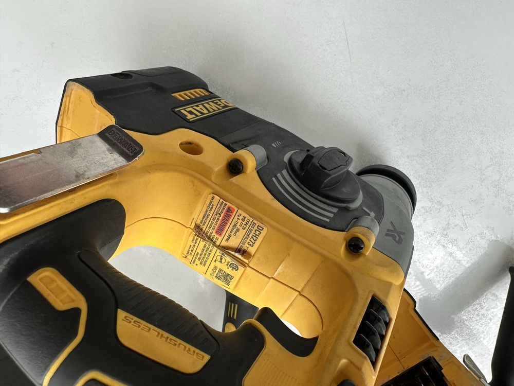 Dewalt DCH273 перфоратор 20В.
