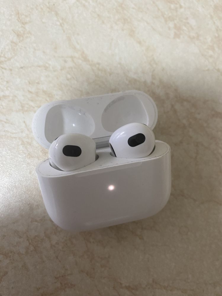 Навушники  Apple AirPods with Lightning Charging Case (MPNY3TY/A)