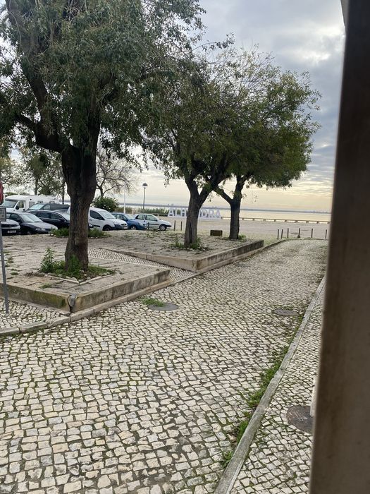 Quarto Alhandra perto da estação, de frente para o rio