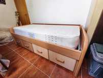 Cama de solteiro com gavetas