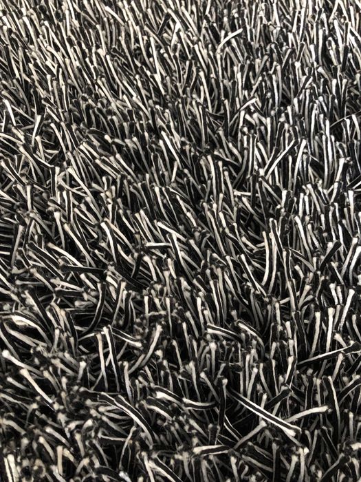 Carpete tapete cinza branca e preta