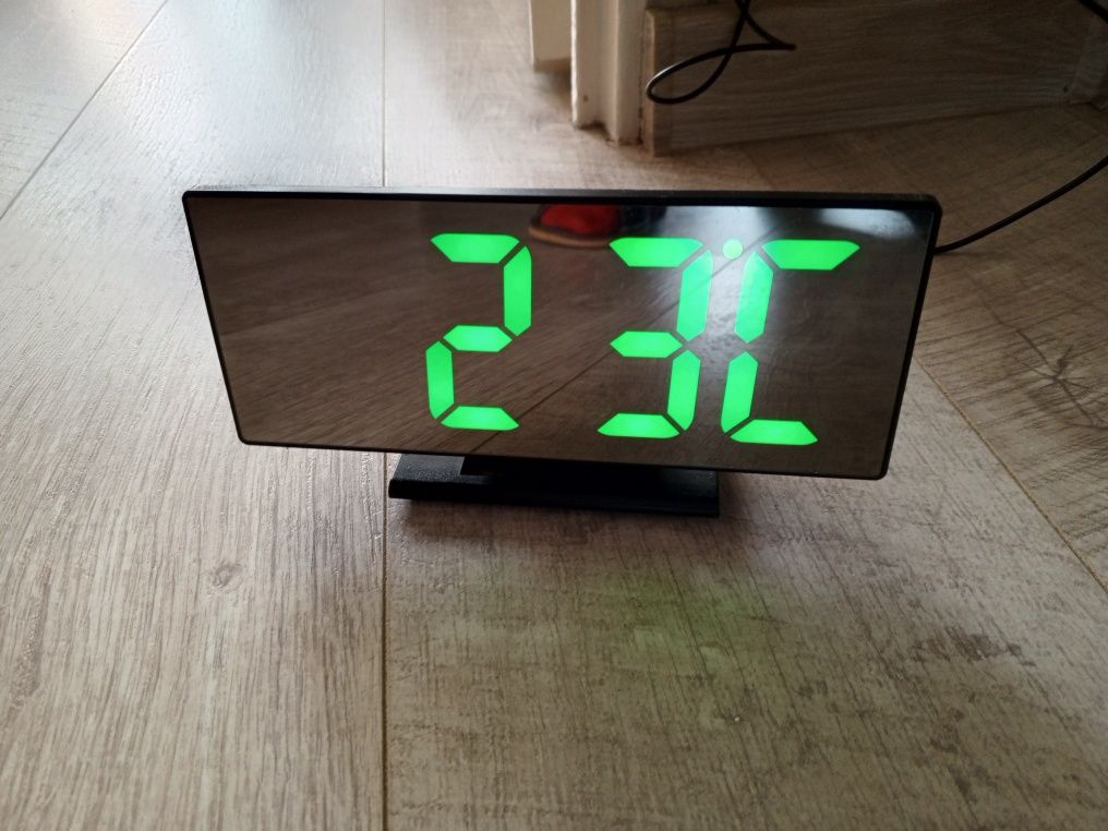 Zegar z termometrem