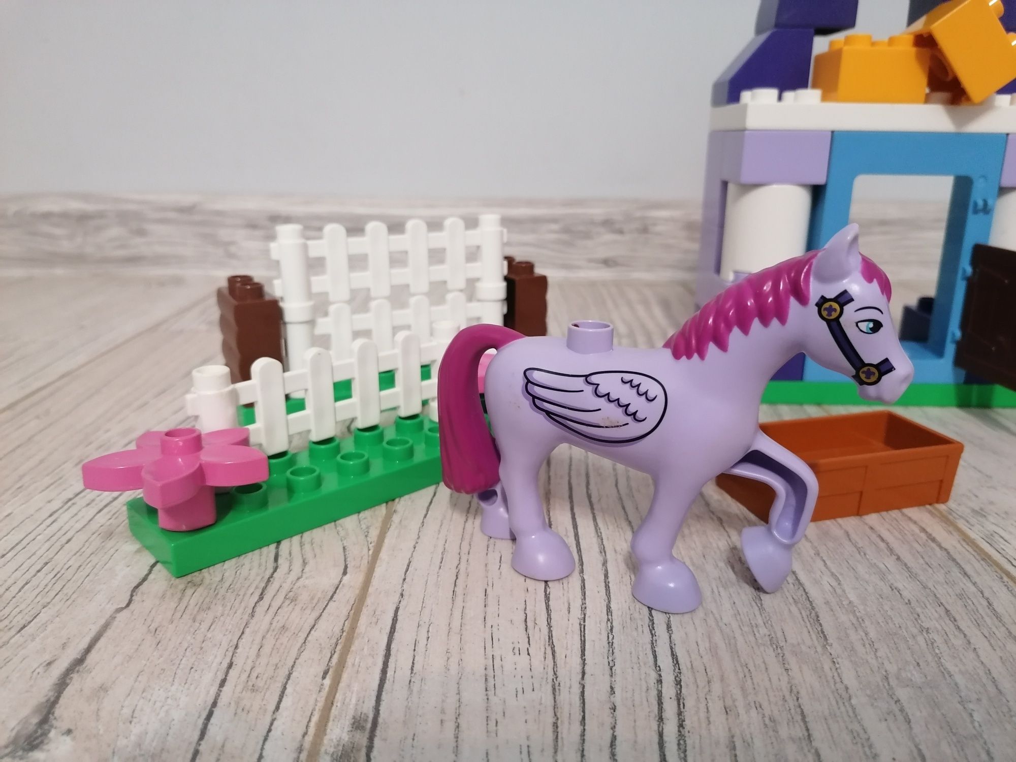 Lego duplo Zosia królewska stajnia 10594