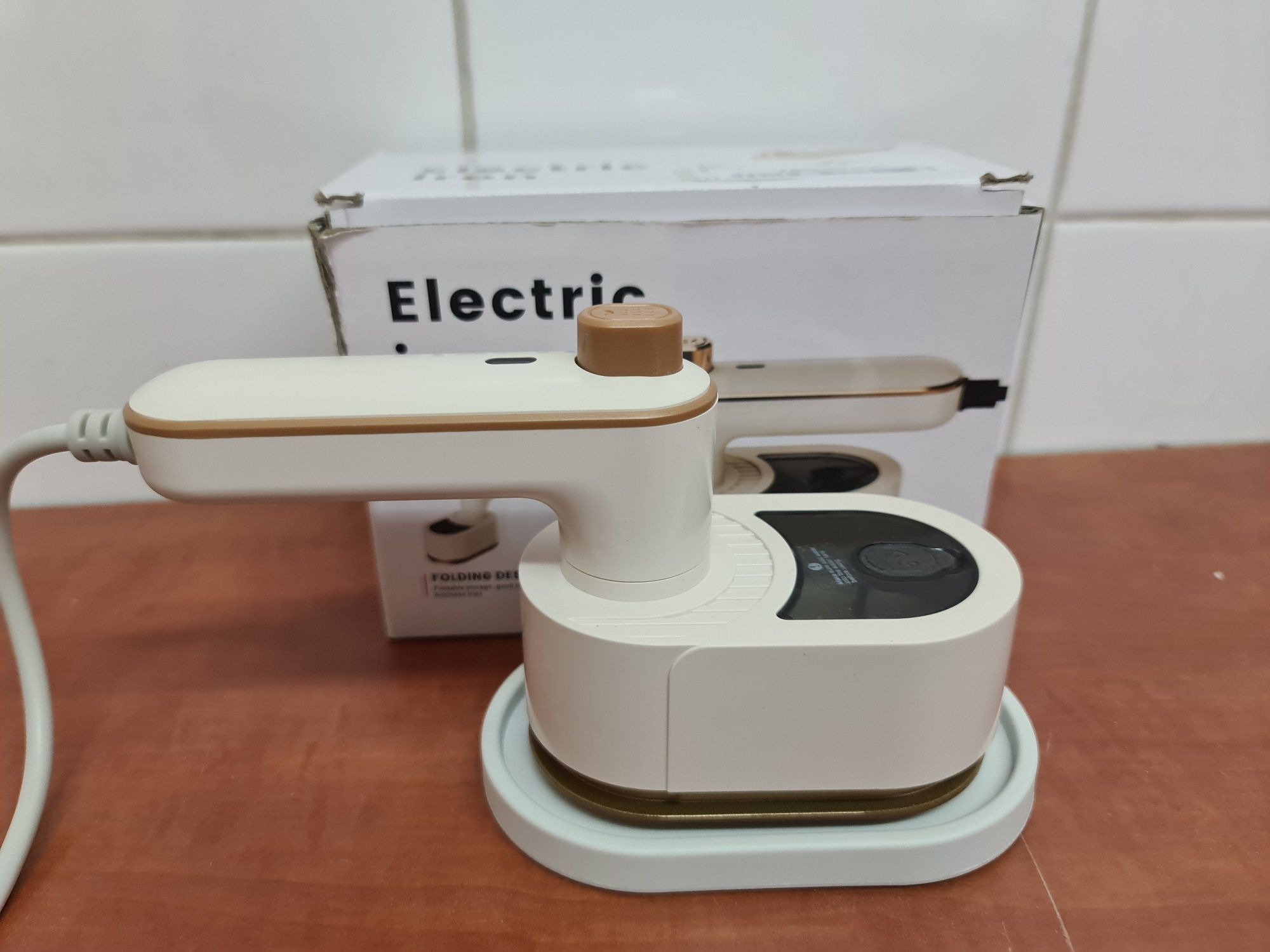 Elektryczne Mini żelazko parowe idealne  na wyjazdy podróże