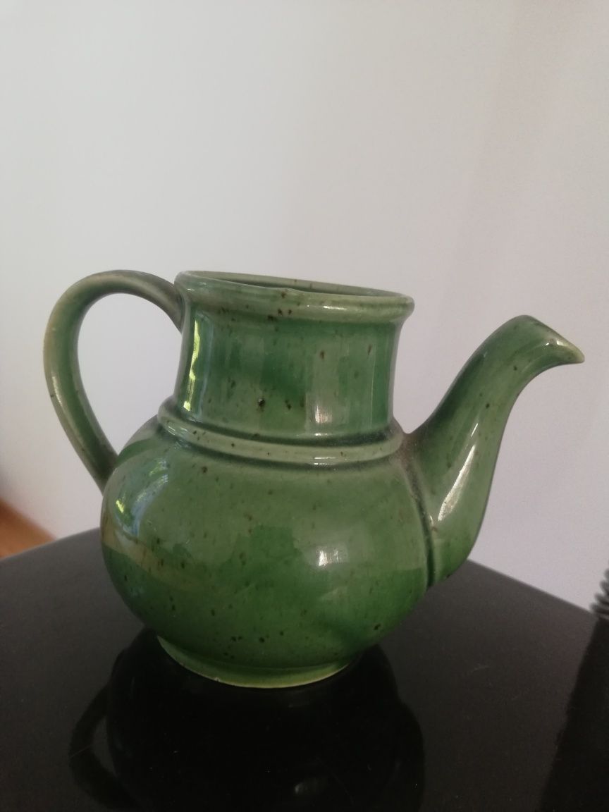Zielony ceramiczny dzbanek, imbryk do herbaty