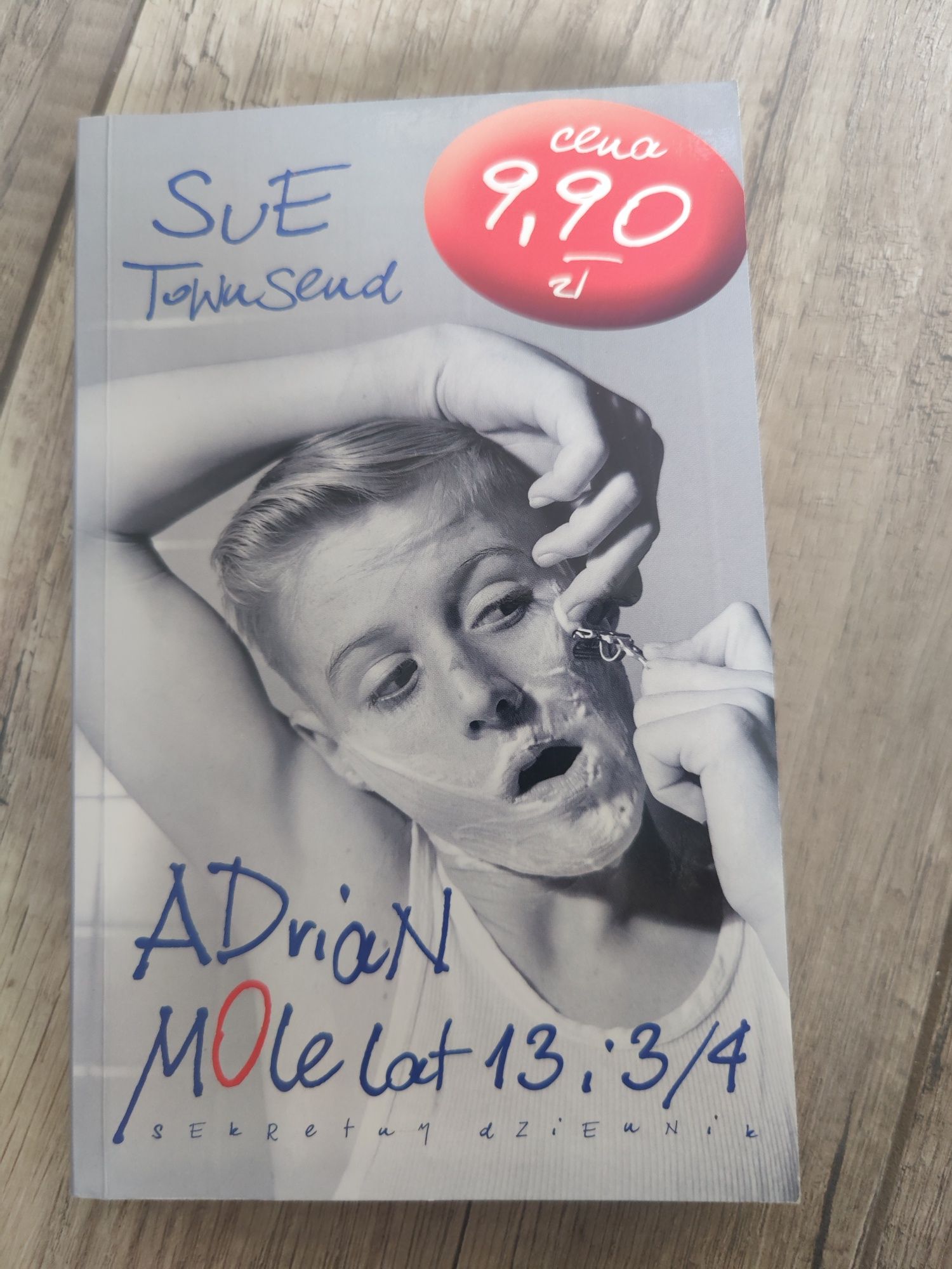 Adrian Mole lat 13 i 3/4. Sekretny dziennik, Sue Townsend