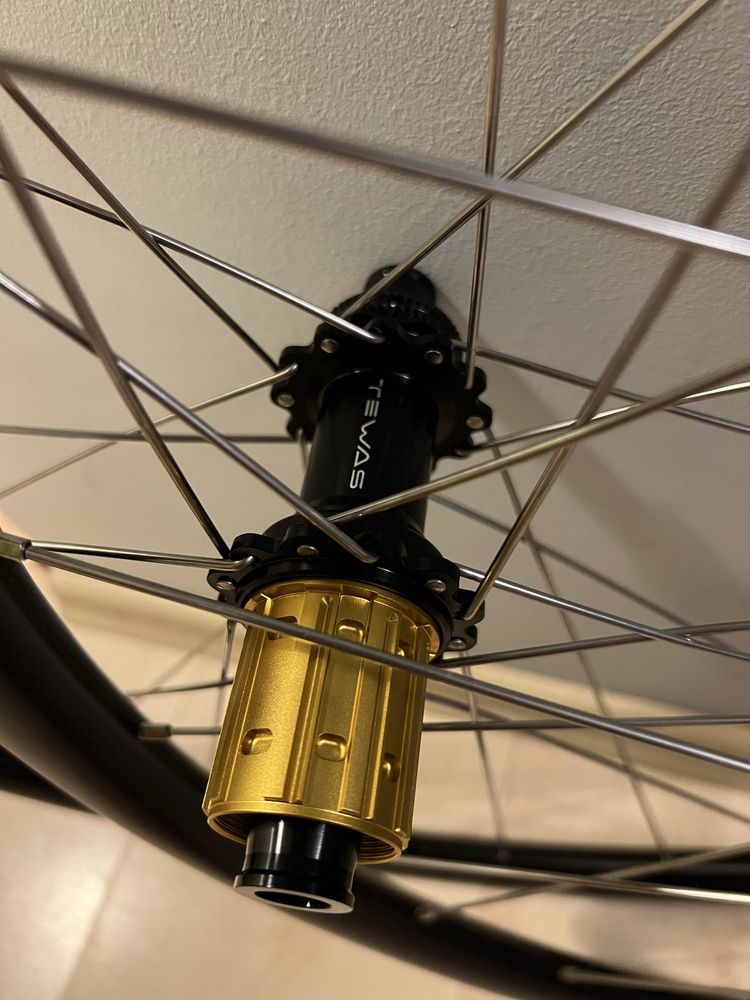 Lekki komplet koł 28” Gravel szosa Dt Swiss Sapim Tewas