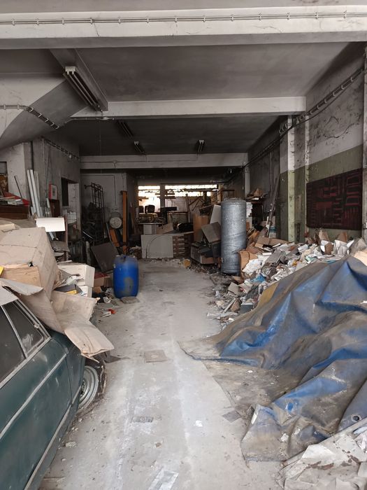 Excelente Armazém na zona industrial do Porto