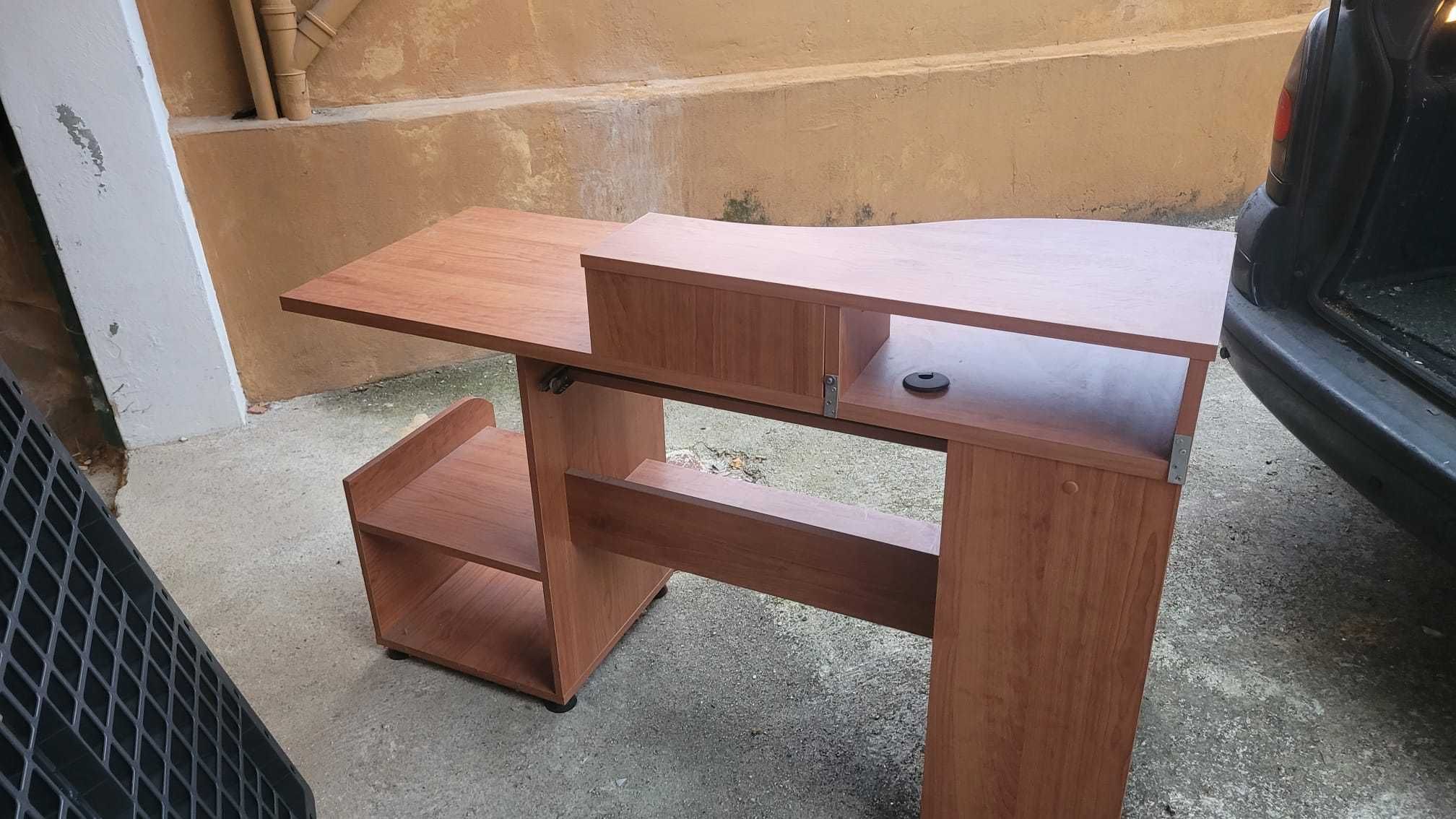 Secretaria para computador para desocupar