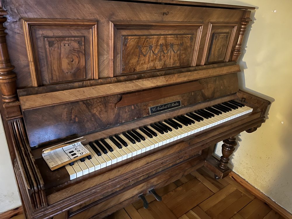 Pianino zabytkowe C. Noeske steinberg Berlin