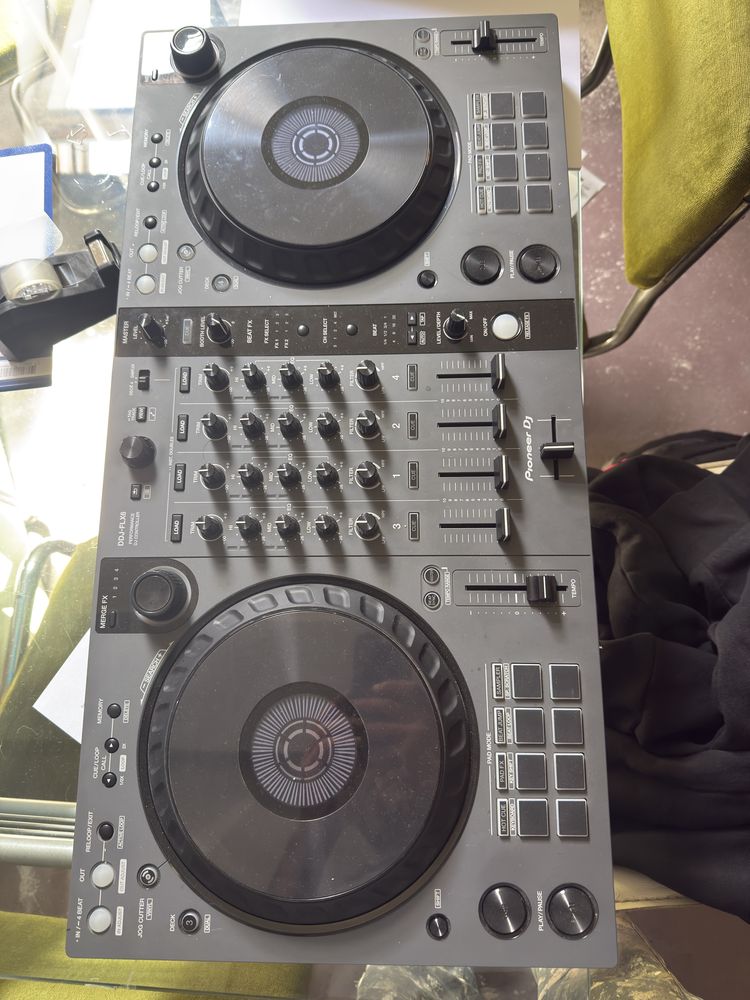 Con trolador Pioneer Flx6 GT + ascutadores + monitores