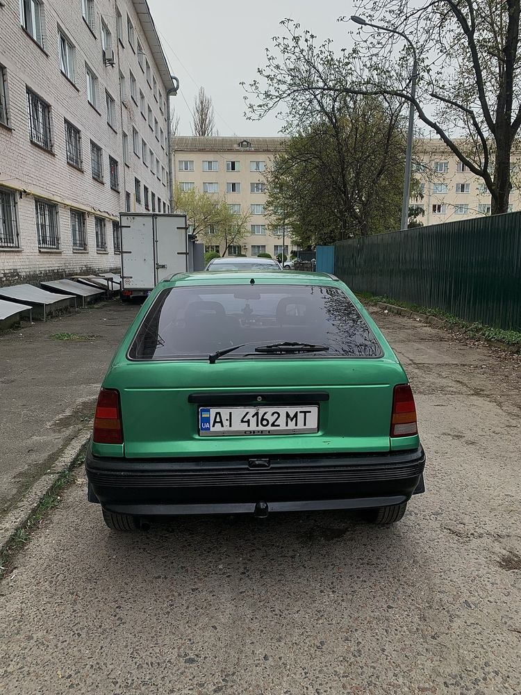 Opel kadett 1,6 автомат