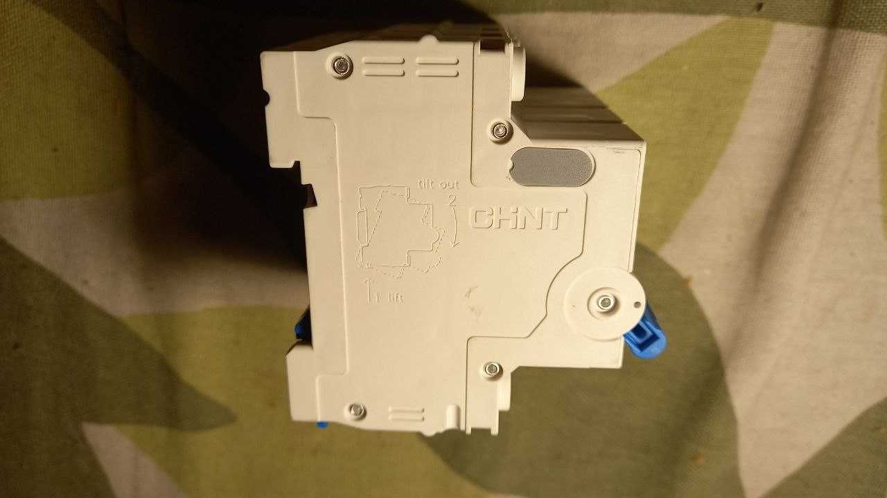 Автоматичний вимикач CHINT C40 4P 6kA