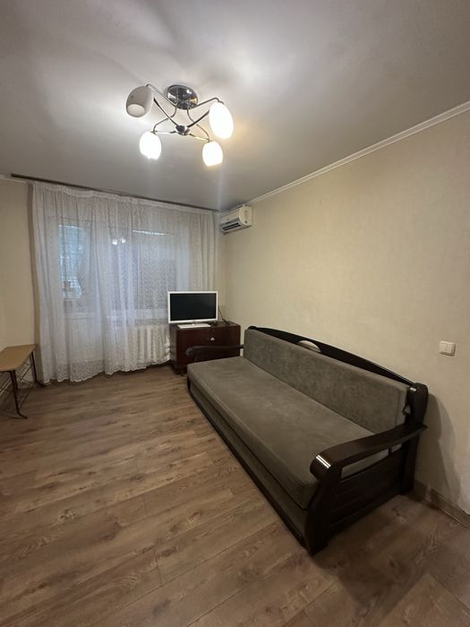 Сдам 2-ную кварт р-н Черемушки ул Космонавтов / 1-я стан Люст дорог