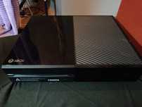 Konsola Xbox One, działająca z oryginalnym zasilaczem