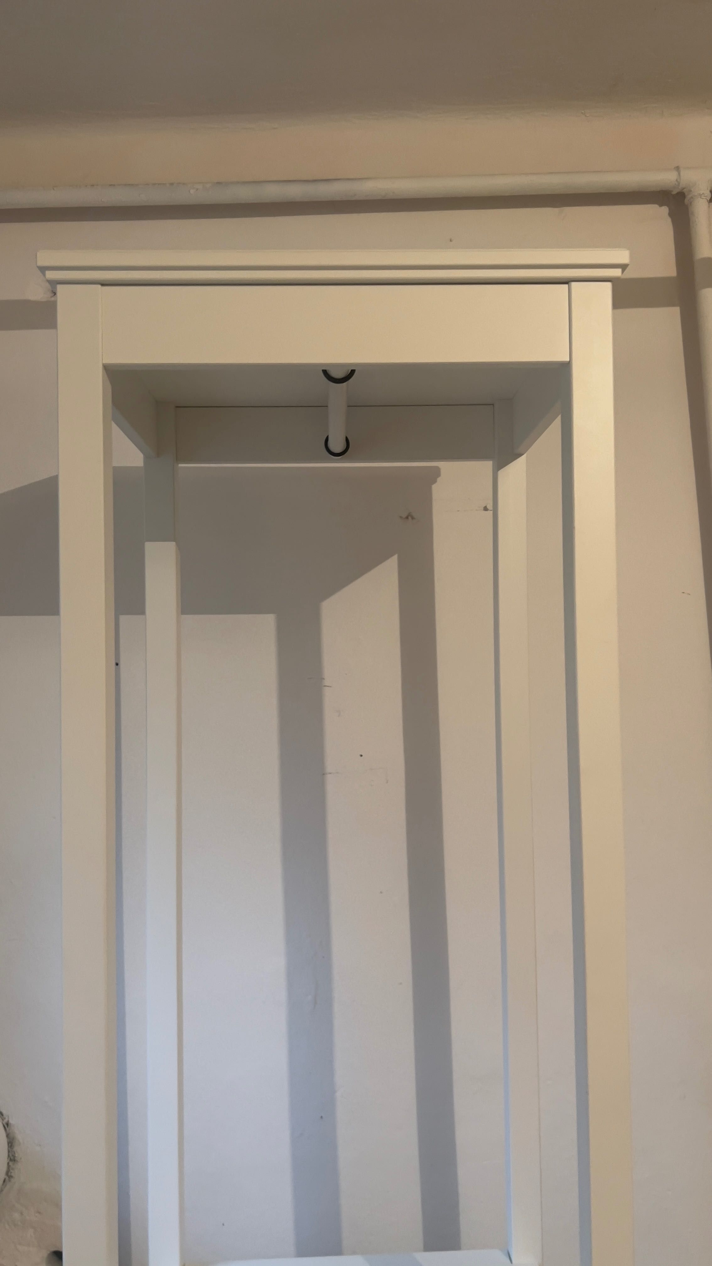 Szafa Ikea Idanas otwarta szafka biała wieszak