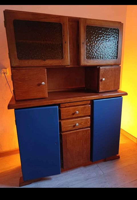 Kredens po renowacji PRL