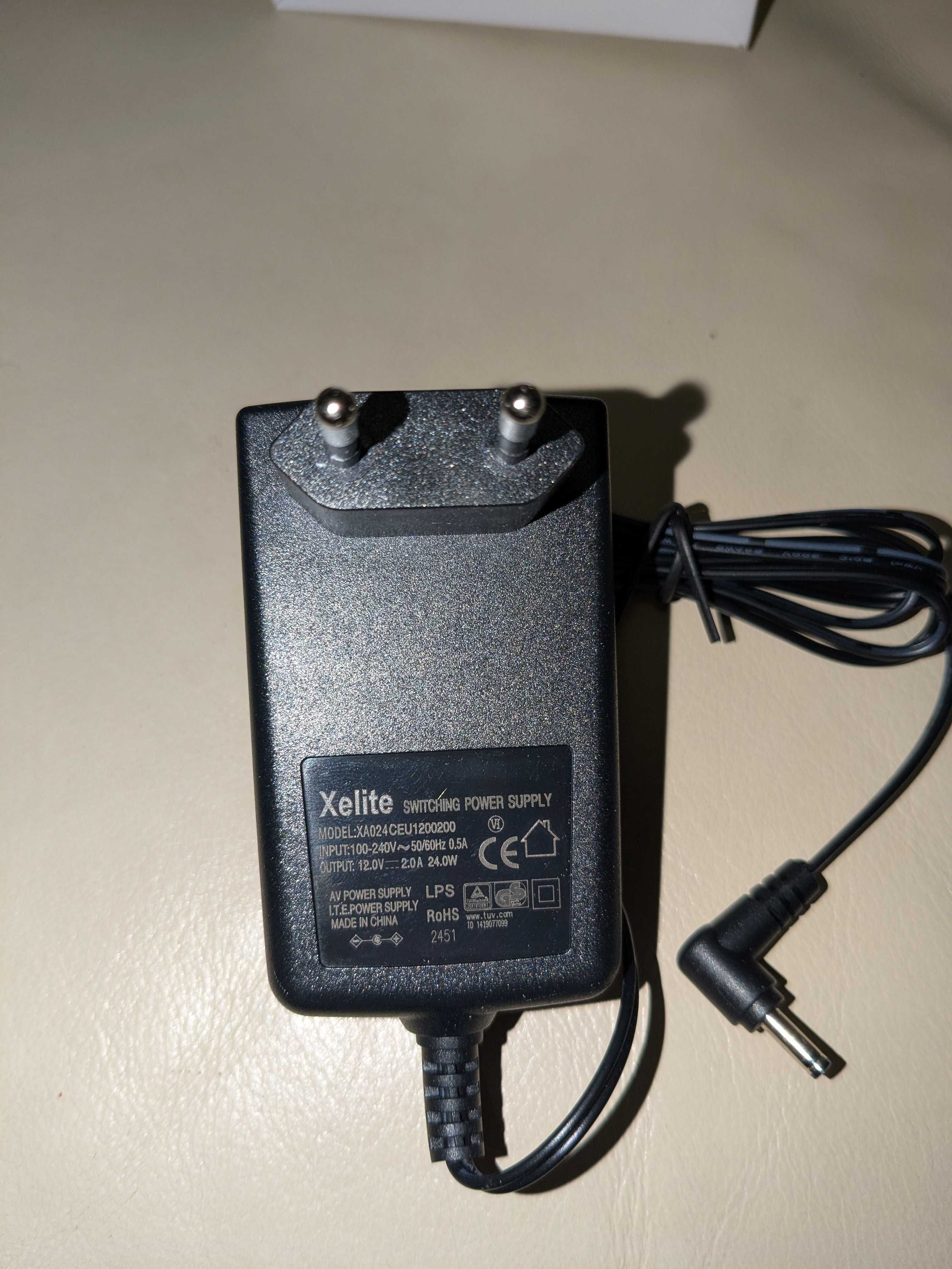 Carregador para portátil E-escola 12V 2A 24W
