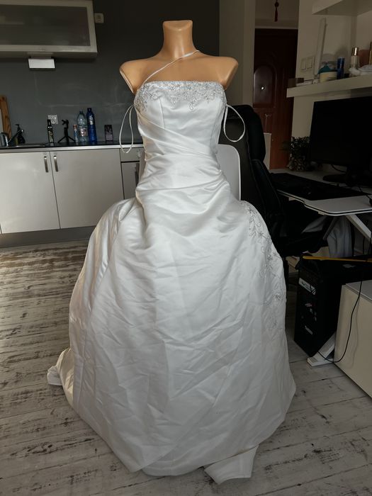 Suknia ślubna D’ZAGE – klasyczna elegancja