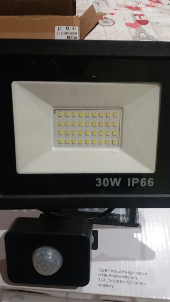 Lampa 30w 230v. Z czujnikiem ruchu najnowsza matryca ledowa