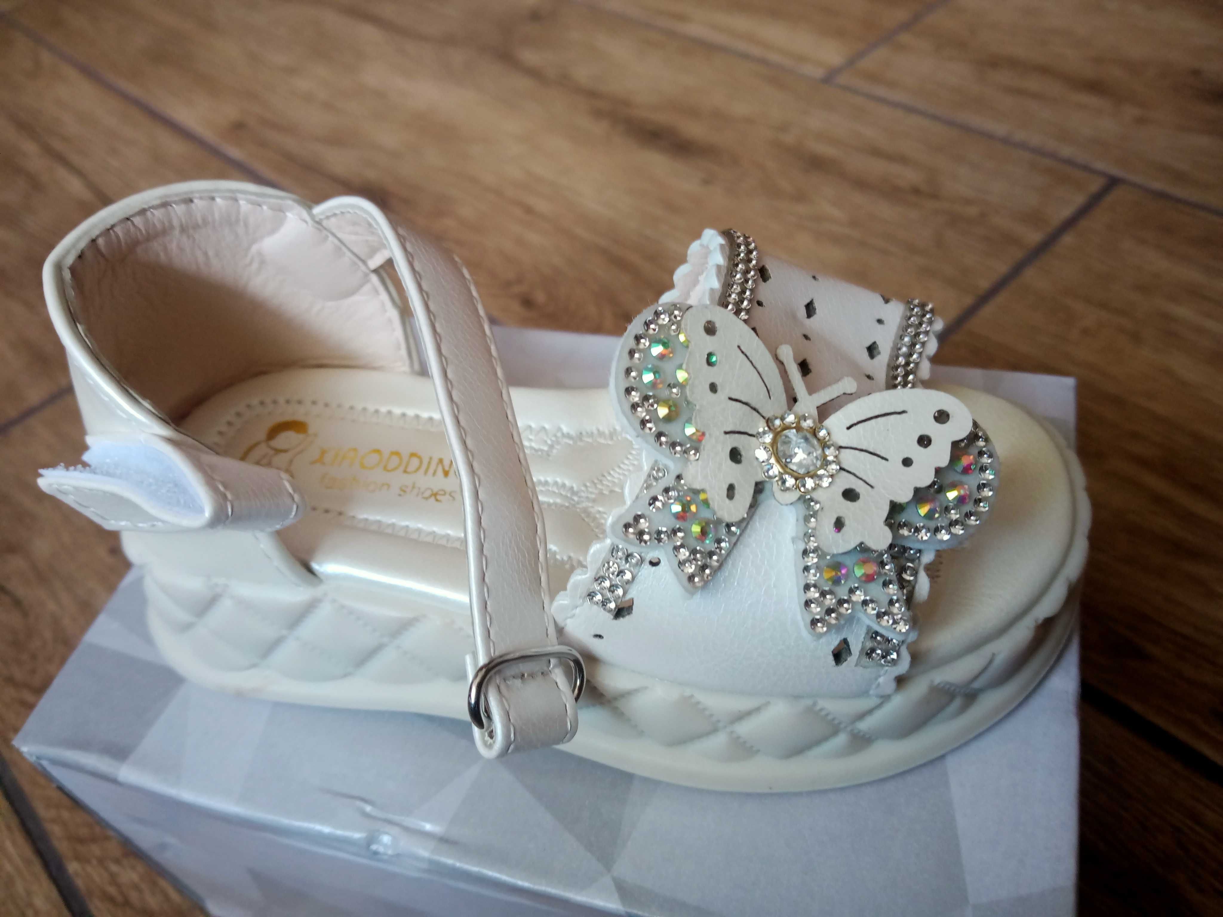 Sandałki dla dziewczynki motylek z cyrkoniami 26 śmietankowe beżowe