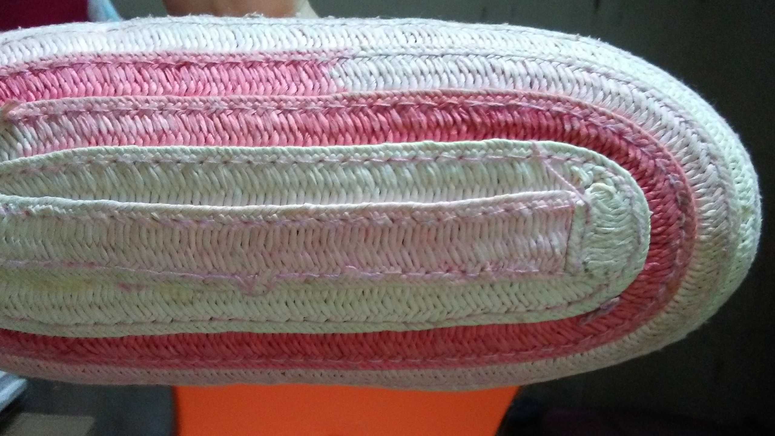 Torebka-koszyk z rafii w unikatowym kolorze ombre różu i śmietanki