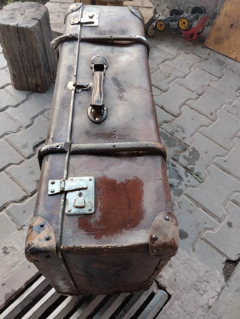 Продам валізу чемодан великий